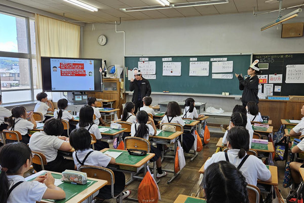 小学校での教育活動の様子1